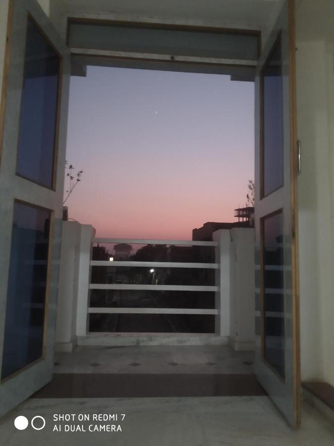 Hn Palace Homestay Агра Экстерьер фото