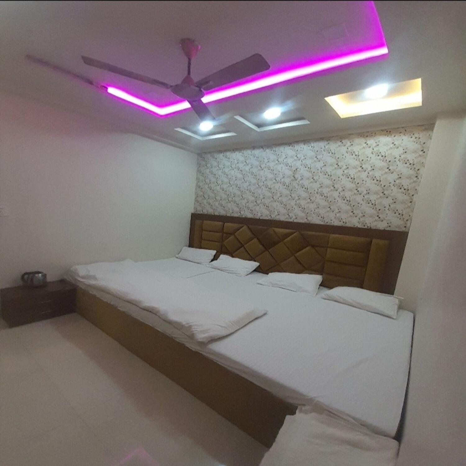 Hn Palace Homestay Агра Экстерьер фото