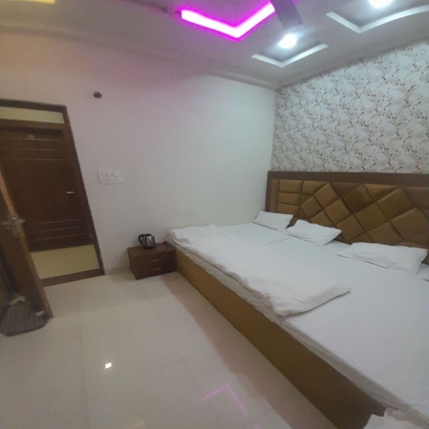 Hn Palace Homestay Агра Экстерьер фото